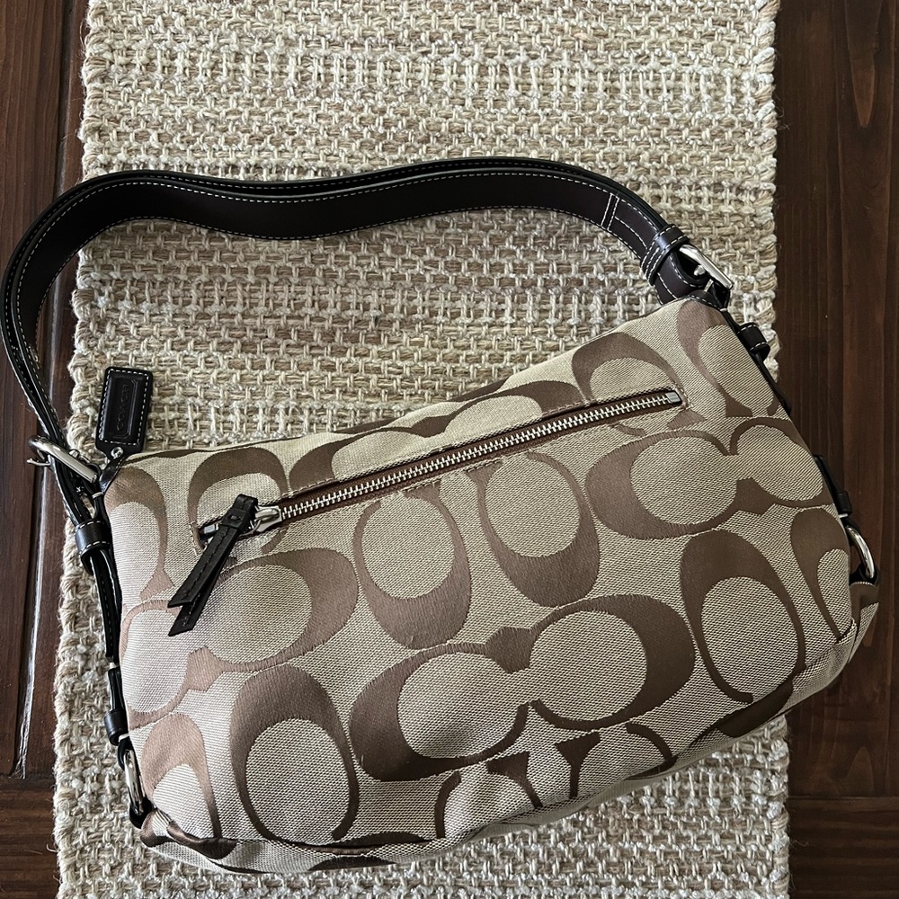 Coach bag. - Picture 2 of 7